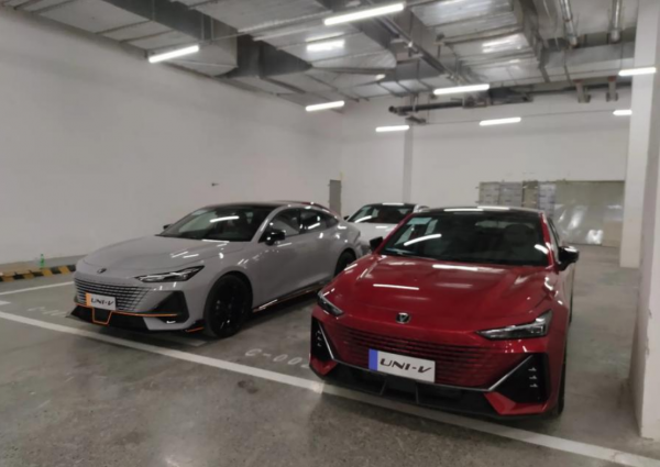 長安UNI-V批次到店，如果說影豹是AMG，那它就是國產自嘲版RS