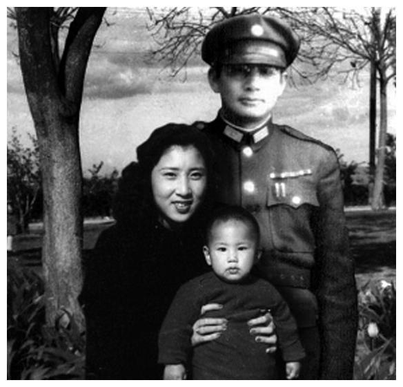 陳毅夫婦被國軍飛機轟炸，查明原因後暴怒：74師俘虜一個不許放走