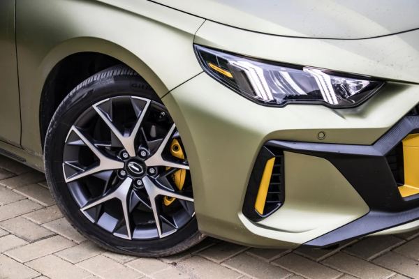 原廠改裝排氣,駕駛氛圍滿分,最近大熱的傳祺影豹到底怎樣? 原廠改裝排氣,駕駛氛圍滿分,最近大熱的傳祺影豹到底怎樣?