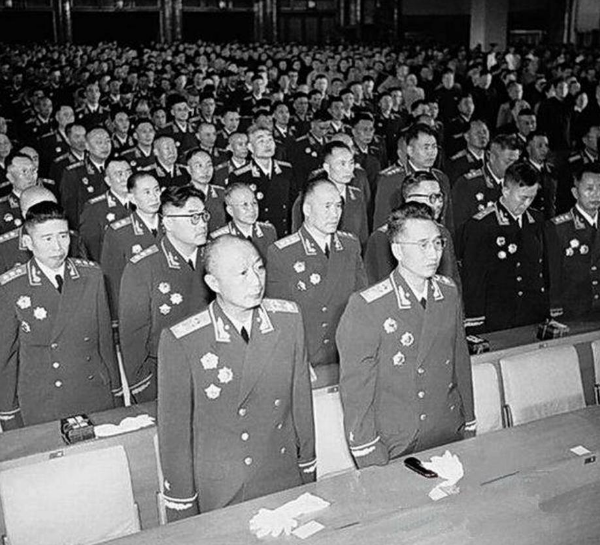 劉子奇當了20年師長,1955年授銜時,羅榮桓問他:你想要什麼軍銜 劉子奇當了20年師長,1955年授銜時,羅榮桓問他:你想要什麼軍銜