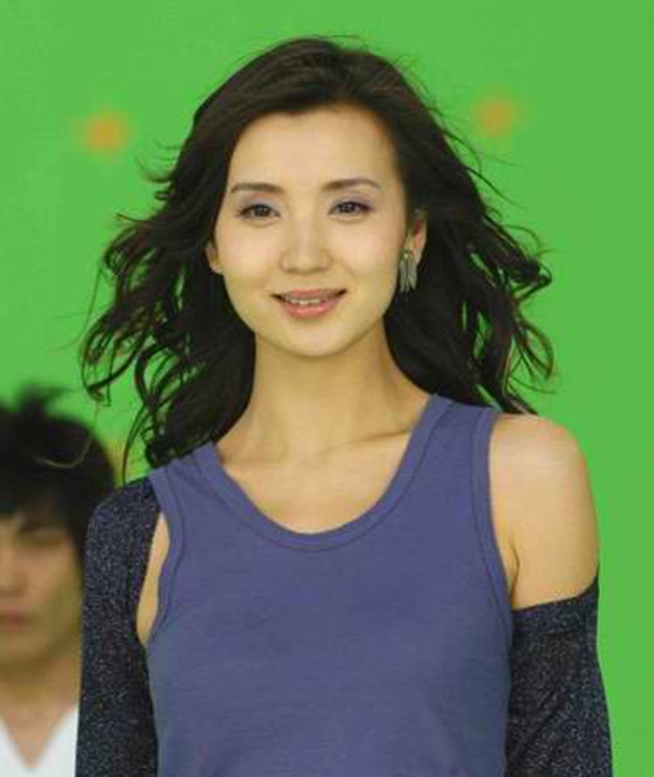 &OpenCurlyDoubleQuote;人生贏家&rdquo;陳好：31歲嫁百億富豪，42歲與黃曉明演情侶再次翻紅