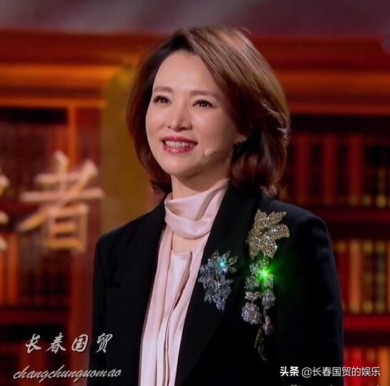 董卿20歲青澀舊照曝光，溫婉端莊略顯嬰兒肥