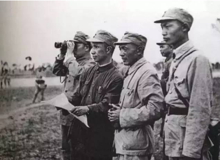 衝得太猛撤不回來，名將只能擅自行動，卻陰差陽錯成了一支奇兵