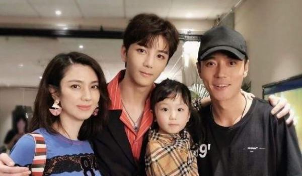 娛樂圈明星私生子現狀:有的將父親告上法庭,有的至今母親不詳 娛樂圈明星私生子現狀:有的將父親告上法庭,有的至今母親不詳