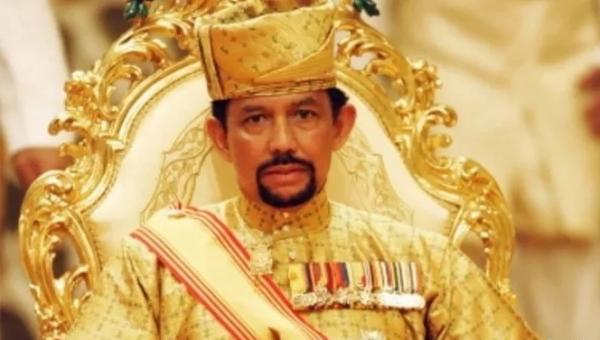 汶萊國王有7000輛豪車，馬桶黃金打造，最帥王子已有豪門準王妃