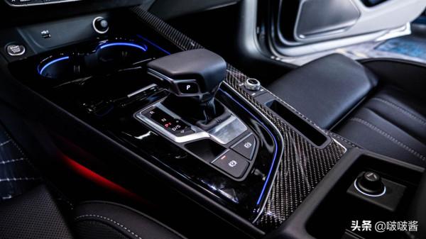 奧迪A4改裝碳纖維內飾+副駕駛液晶+氛圍燈+RS4前包圍