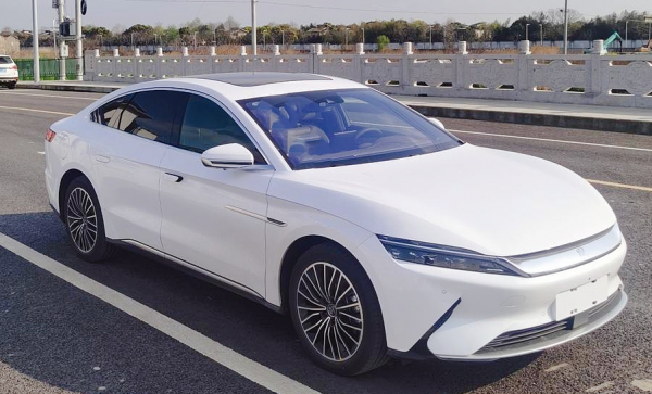 純電動汽車自駕西藏，5千公里充電僅花1360元，3大優勢碾壓燃油車