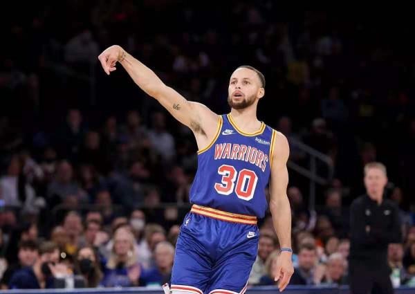 庫裡35分卻仍然2分惜敗！太陽雄鹿高強度對抗！歐文帶隊十連敗