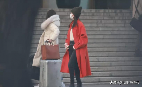 春晚五次聯排：趙麗穎緊身褲吸睛，沈騰眼神犀利，張小斐知性俏皮