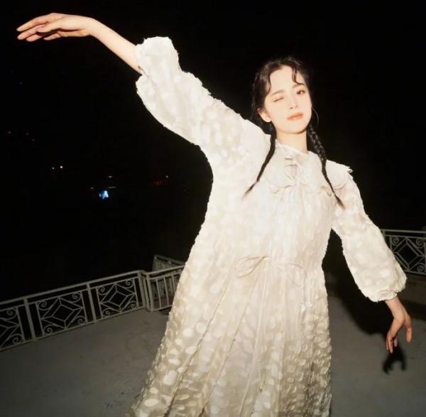 剪短髮後的歐陽娜娜，百變造型又美出圈