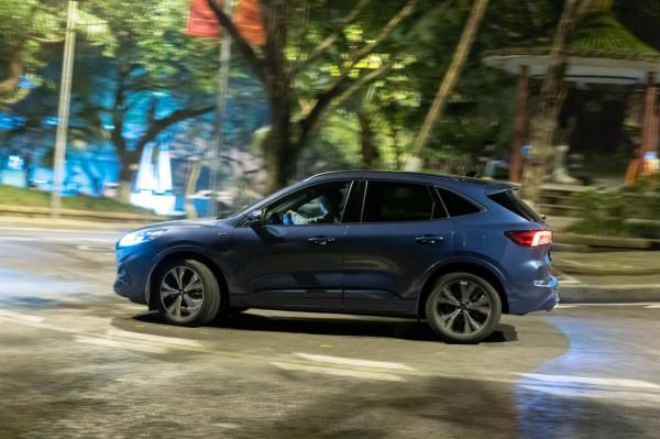 小姐姐和福特銳際暢遊魔幻重慶，是什麼讓她徹底種草？