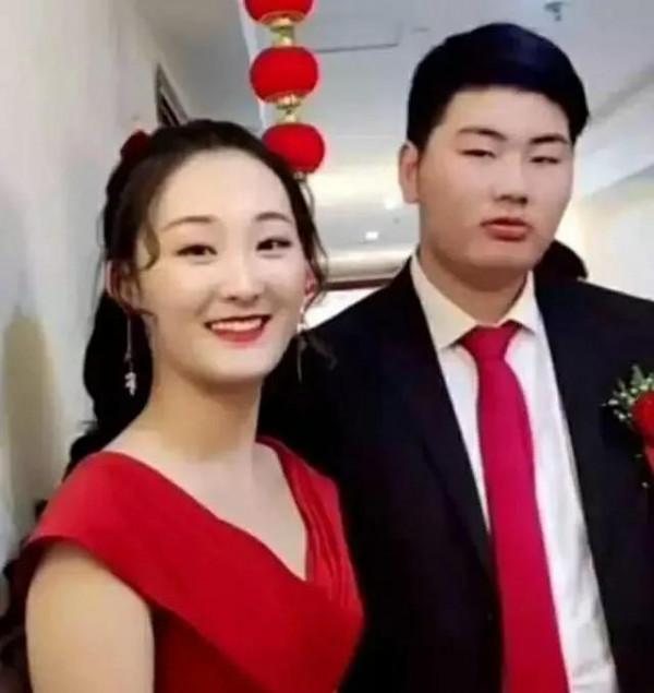 大衣哥怒斥兒媳蹭流量直播，她想要的並不只是那一百萬彩禮