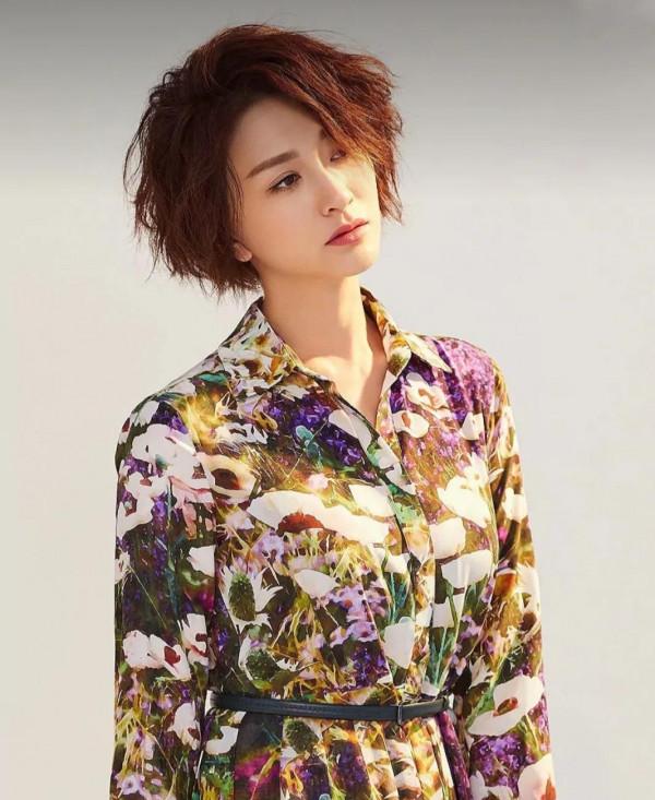 白的發光發亮的李大冉，全網你最白，哪都白