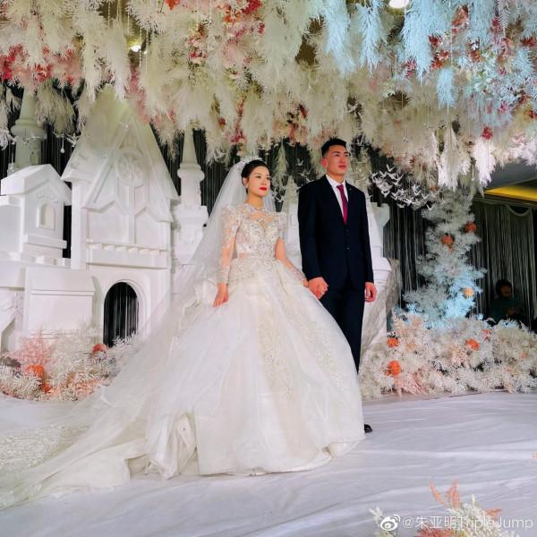 恭喜！中國27歲奧運亞軍大婚：新婚妻子很漂亮，先在女方家辦婚禮