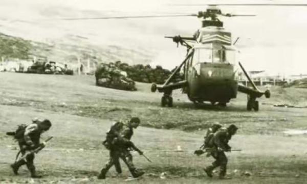 官兵比例1：2.45，平均一個軍官管兩個半兵，鄧小平：精兵，消腫