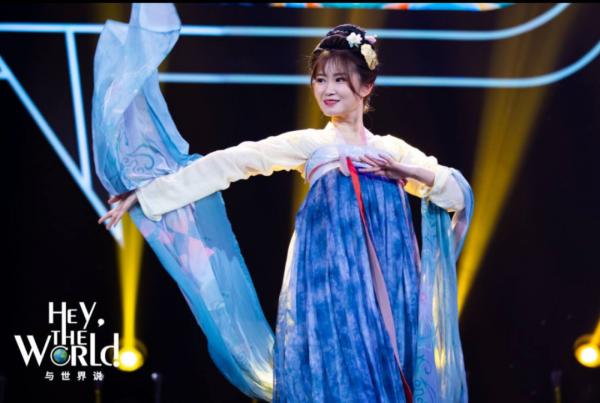 “我用八年走遍中國各個角落,將風景刺於華服之上” “我用八年走遍中國各個角落,將風景刺於華服之上”