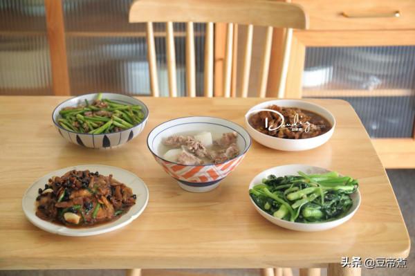 北方朋友第一次來福建,看到桌子上的菜,表示終於能好好吃個飯了 北方朋友第一次來福建,看到桌子上的菜,表示終於能好好吃個飯了