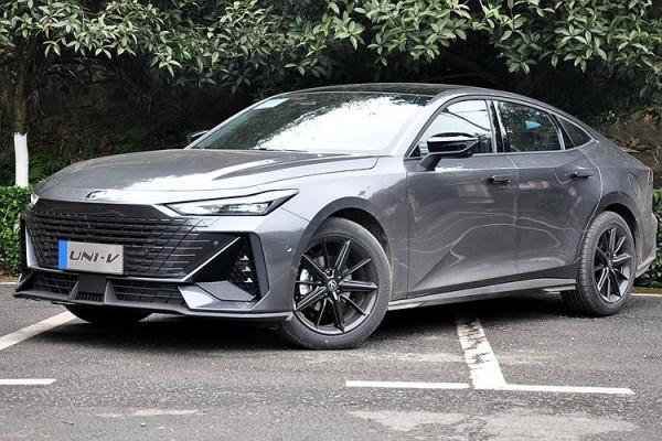 試駕即將上市的長安UNI-V：個性十足 效能更佳