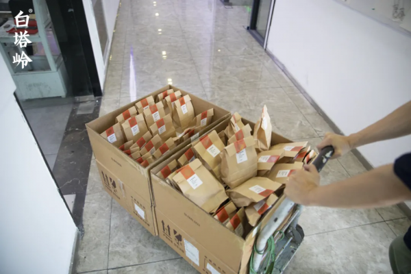 心有光華月自明 | 中秋佳節,白塔嶺的家人們節日快樂 心有光華月自明 | 中秋佳節,白塔嶺的家人們節日快樂