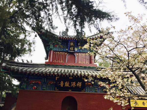 河南千年寺廟，也是我國首個4A景區，人氣很高香火旺盛