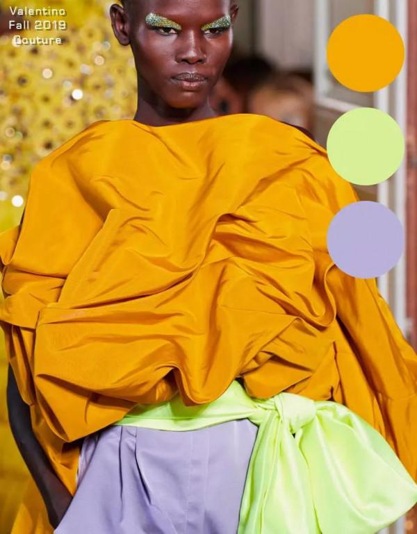 ​是我瘋了還是關曉彤真的變時髦了？