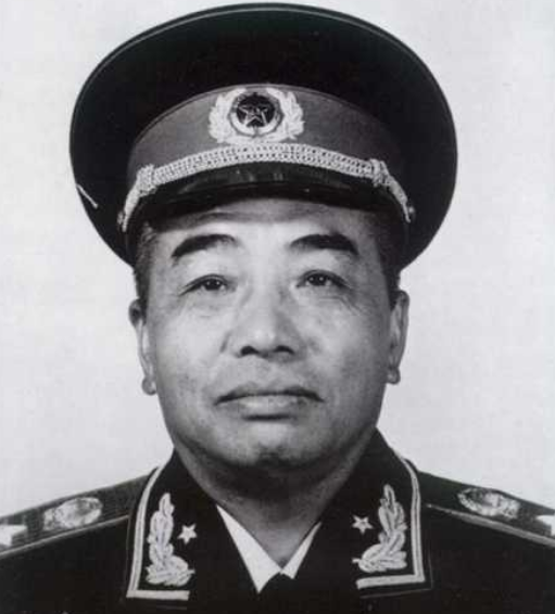 1974年彭德懷逝世，4年後侄女去看望黃克誠：這是伯伯給你的遺物