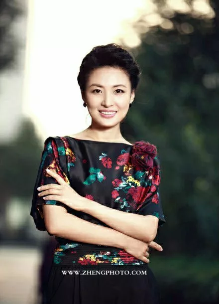 央視主持人周濤：知性幹練優雅美麗（珍藏版）