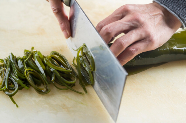 涼拌海帶絲時，2個技巧要牢記，清脆爽口真解膩，好吃沒腥味