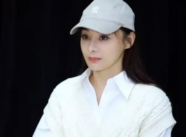 袁珊珊近照模樣變化大！鼻子過分挺拔髮際線走高，還撞臉楊冪秦嵐