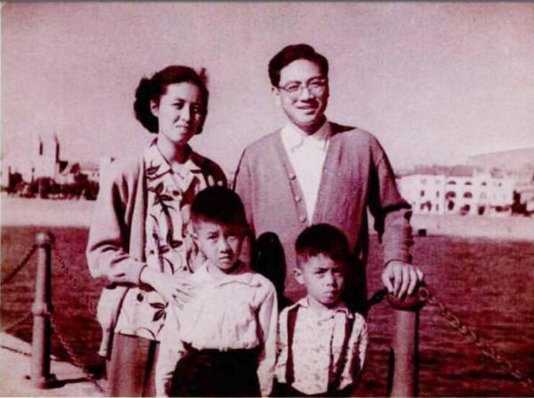 唐國強的女兒唐亮:生母悲情早逝,她在淚水中理解父親和繼母 唐國強的女兒唐亮:生母悲情早逝,她在淚水中理解父親和繼母