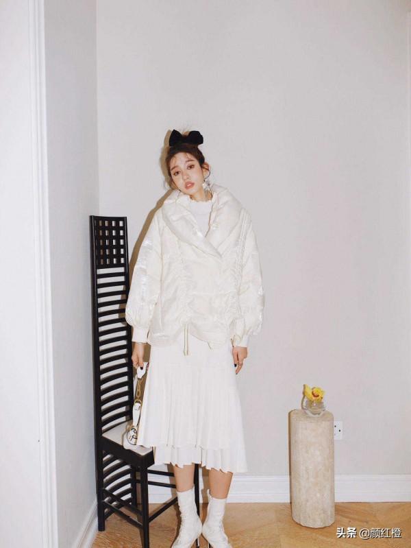 冬天穿衣不止有深色調,想要“衣”鳴驚人的話,就選擇奶白色系 冬天穿衣不止有深色調,想要“衣”鳴驚人的話,就選擇奶白色系