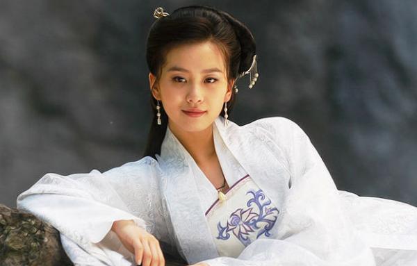 沒見過這麼“兇狠”的白素貞,不會演就別硬演,看看前輩怎麼演 沒見過這麼“兇狠”的白素貞,不會演就別硬演,看看前輩怎麼演