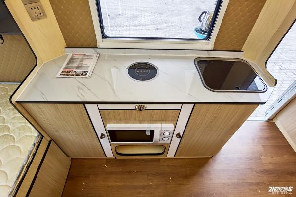 不到十萬的拖掛房車,水電配置齊全,年輕人出行方式的最佳選擇 不到十萬的拖掛房車,水電配置齊全,年輕人出行方式的最佳選擇