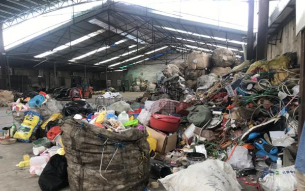 “破爛王”胡永根，56歲靠撿破爛創業，17年煉成億萬富翁娶嬌妻