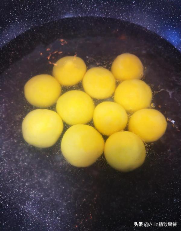 還在買冷凍湯圓嗎？教您做兩種餡的南瓜湯圓，香甜粘糯又營養，贊