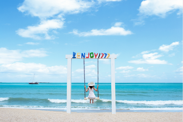 這裡享有“中國馬爾地夫”的美稱 蔚藍的地間沐浴陽光，飽覽海景