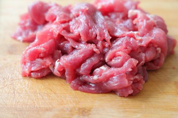 炎炎夏日，牛肉別燉著吃了，試試涼拌著吃，鮮香滑嫩，好吃不上火