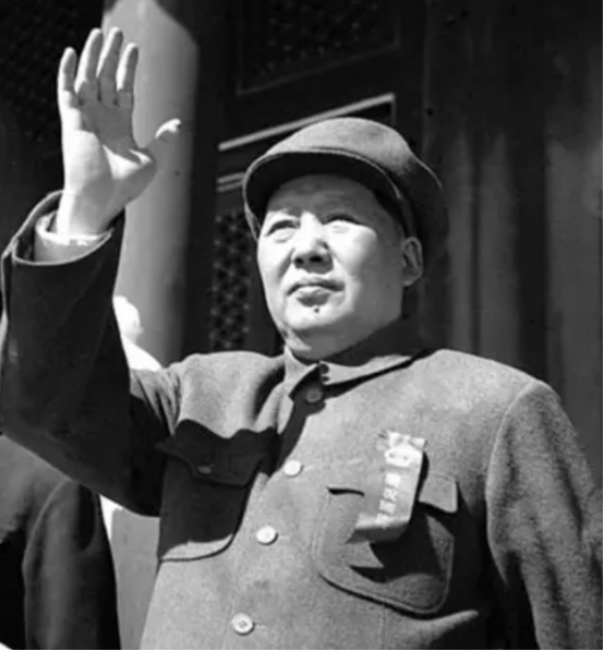 49年斯大林在蘇聯見到毛主席，握住他的手：你很年輕，很了不起