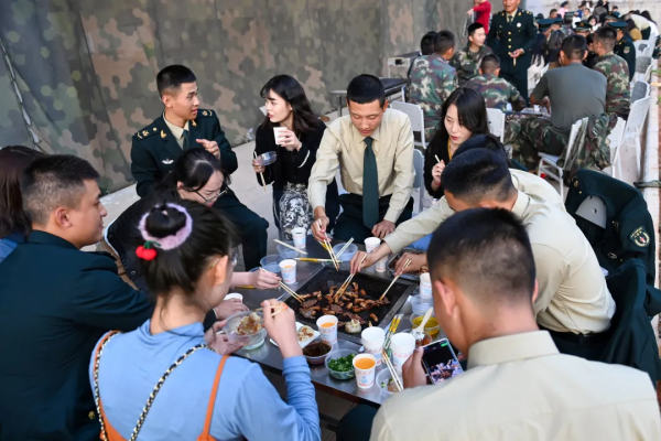 會聚良緣,這場軍地聯誼ོོ有ོོ點ོོ甜ོོ! 會聚良緣,這場軍地聯誼ོོ有ོོ點ོོ甜ོོ!