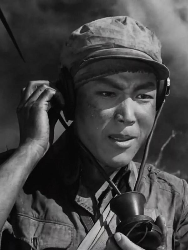 回顧經典:“為了勝利,向我開炮”!《英雄兒女》王成劇照欣賞 回顧經典:“為了勝利,向我開炮”!《英雄兒女》王成劇照欣賞