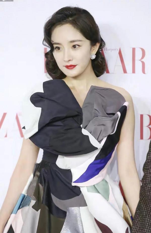 楊冪芭莎慈善夜兩套禮服