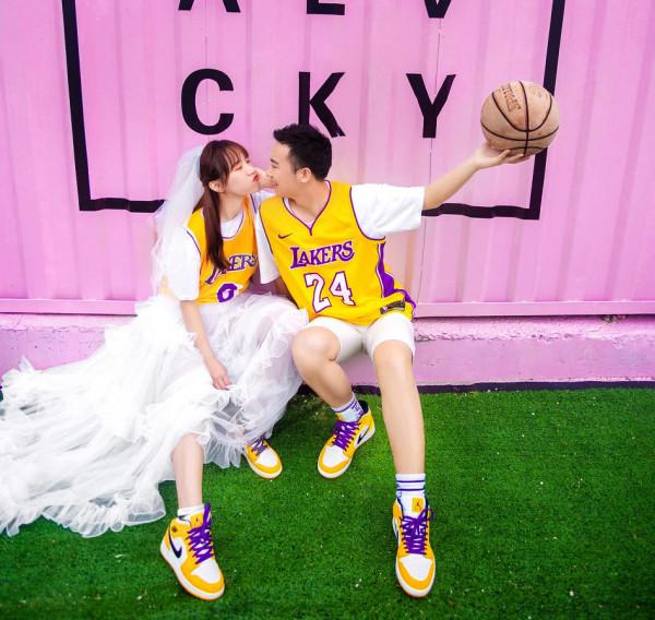 誰說結婚一定要穿高跟鞋？婚紗配AJ球鞋，引領2021潮流新趨勢