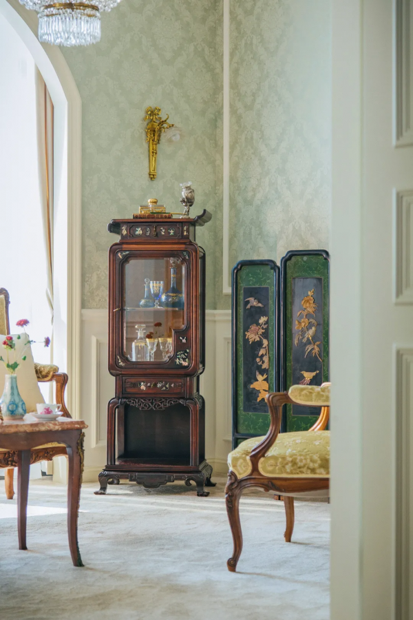 可可&CenterDot;香奈兒捲入的「國潮」風暴，在西方肆虐了300年