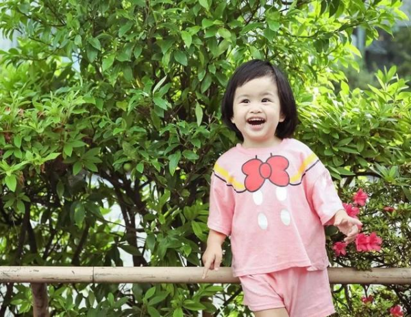 遺傳錯基因的星二代！明明媽媽是美人，他們卻挑著爸爸的缺點長