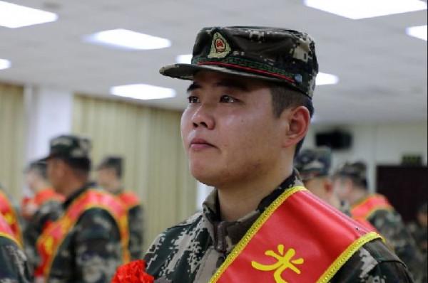 武警第二機動總隊某支隊組織2021年退役士兵向軍旗告別儀式