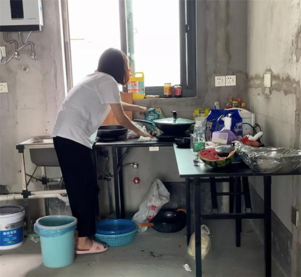 95後江蘇女孩用10年積蓄,買下120㎡毛坯房,為省錢不裝修直接住 95後江蘇女孩用10年積蓄,買下120㎡毛坯房,為省錢不裝修直接住