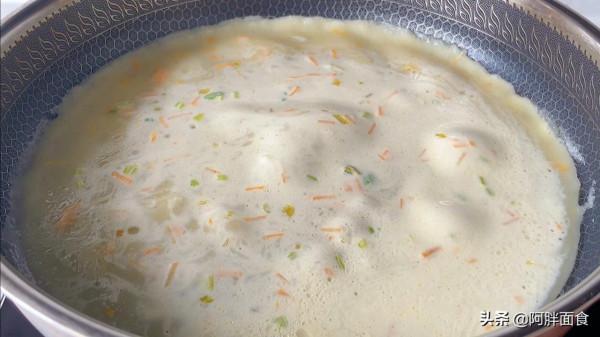 攤煎餅很多人會做，調麵糊易忽略一步，教你一招，怎麼攤都好吃