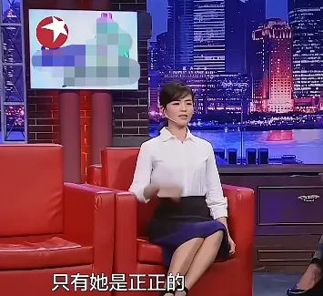 劉濤13歲女兒罕見曝光，女兒與媽媽一樣高，冷風中蹦跳好活潑