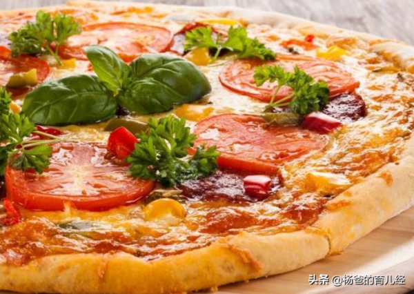 西蘭花風味的番茄芝士披薩，鮮香拉絲又解饞，孩子愛吃的美味輔食