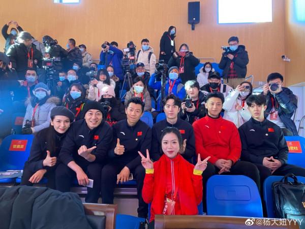 楊倩成為冰雪運動推廣大使 合影劉濤王一博等人